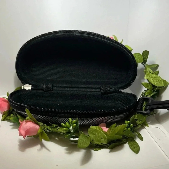 RIVBOS Zippered Glasses Case with Clip - Picture 6 of 6